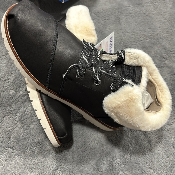 Skechers Black Vegan Boots - Picture 7 of 7
